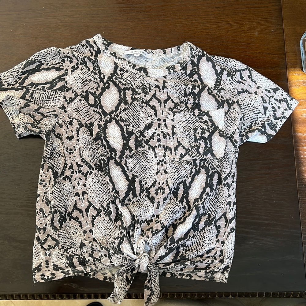 Boutique Olivaceous tshirt